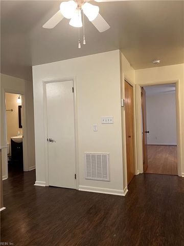 8 Butler PL, Newport News, VA 23606