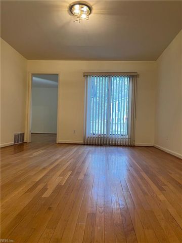 8 Butler PL, Newport News, VA 23606