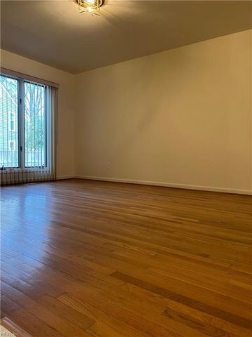 8 Butler PL, Newport News, VA 23606