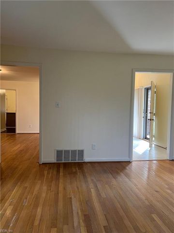 8 Butler PL, Newport News, VA 23606