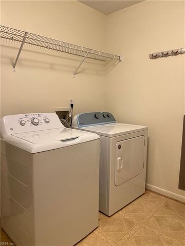 8 Butler PL, Newport News, VA 23606