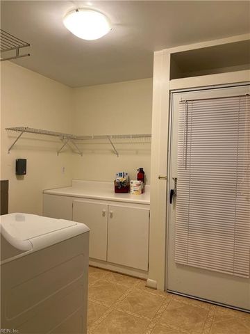 8 Butler PL, Newport News, VA 23606
