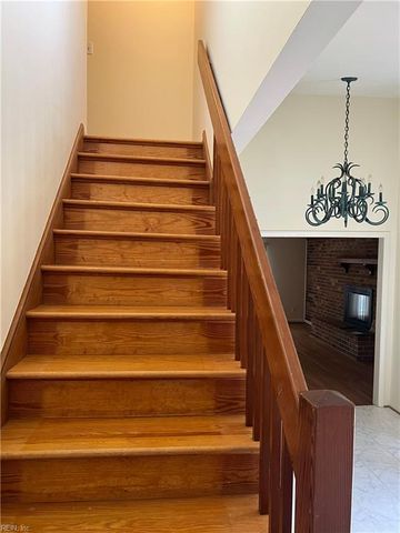 8 Butler PL, Newport News, VA 23606