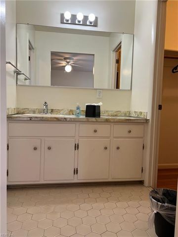 8 Butler PL, Newport News, VA 23606