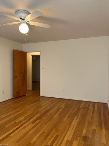 8 Butler PL, Newport News, VA 23606