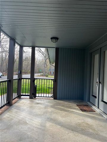 8 Butler PL, Newport News, VA 23606