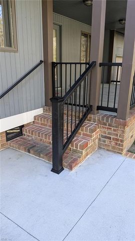8 Butler PL, Newport News, VA 23606