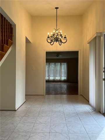 8 Butler PL, Newport News, VA 23606