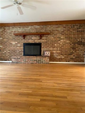 8 Butler PL, Newport News, VA 23606