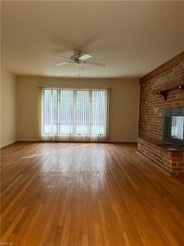 8 Butler PL, Newport News, VA 23606
