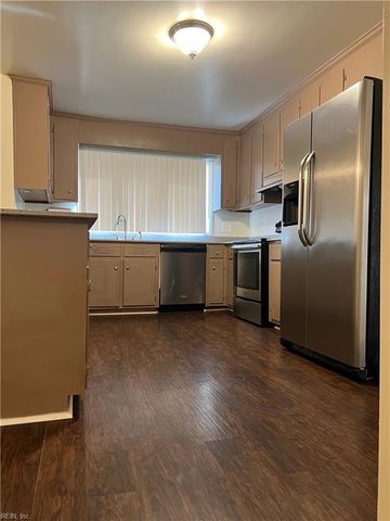 8 Butler PL, Newport News, VA 23606
