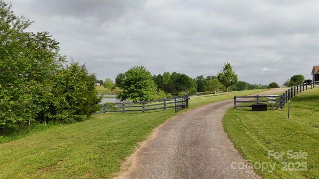 270 Watkins Road, Campobello, SC 29322