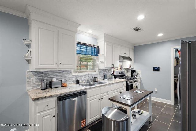 836 Cherry Ridge Drive, Clinton, MS 39056