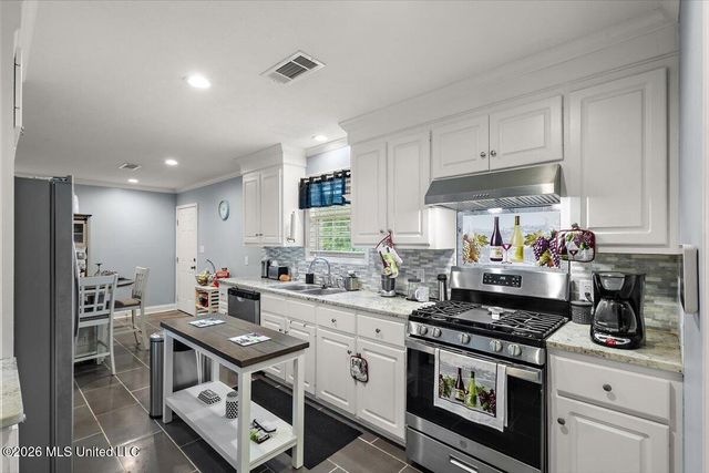 836 Cherry Ridge Drive, Clinton, MS 39056