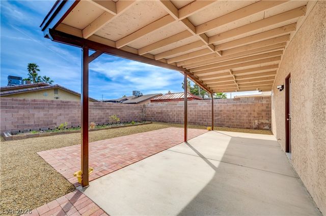 6841 Calella Drive, Las Vegas, NV 89103