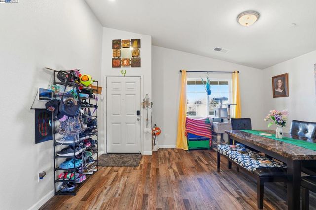 296 Dena Ct, Merced, CA 95341