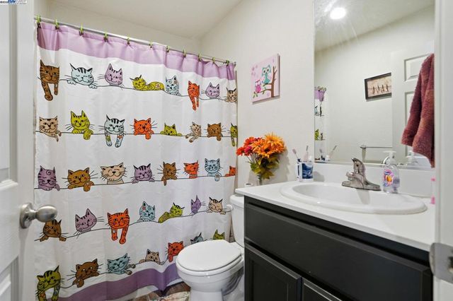 296 Dena Ct, Merced, CA 95341