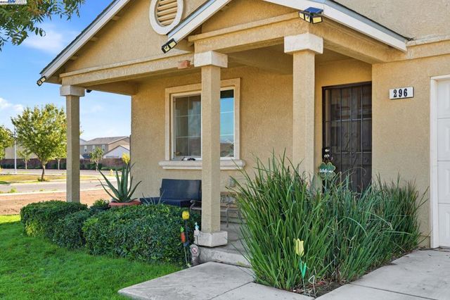 296 Dena Ct, Merced, CA 95341