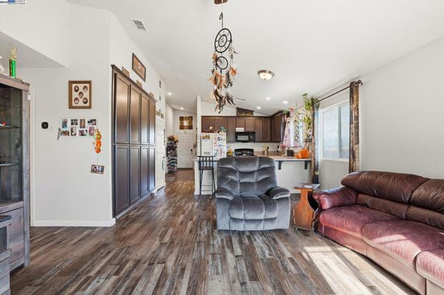 296 Dena Ct, Merced, CA 95341