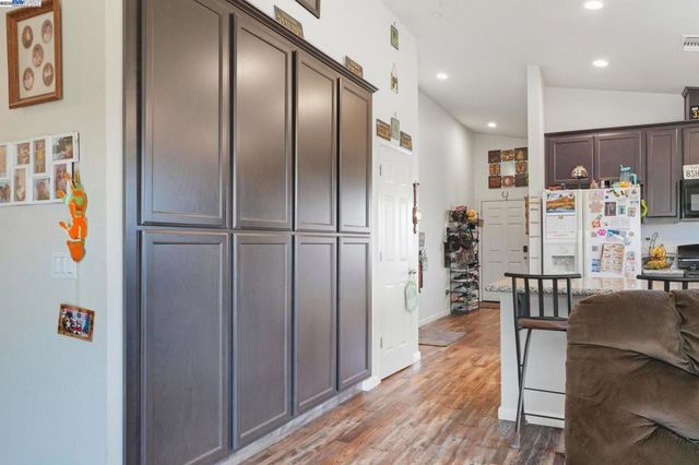 296 Dena Ct, Merced, CA 95341