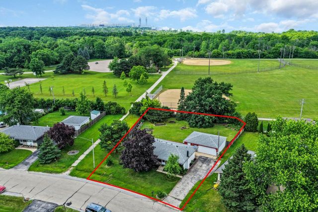 3200 Indian TRAIL, Racine, WI 53402