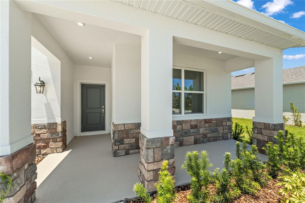 Image 4 of property listing at 1295 BLUE DAZE LANE, Eustis, FL 32726