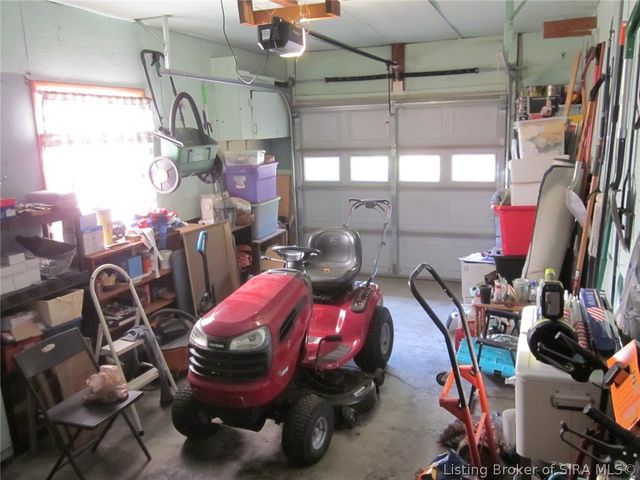 102 Maevi Drive, New Albany, IN 47150