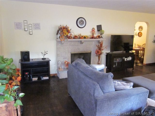 102 Maevi Drive, New Albany, IN 47150