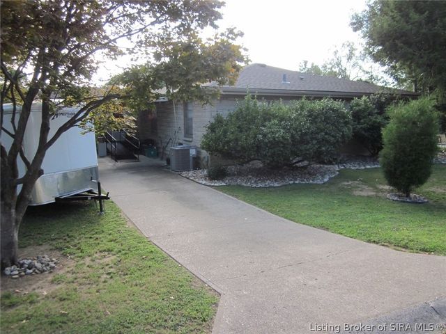 102 Maevi Drive, New Albany, IN 47150