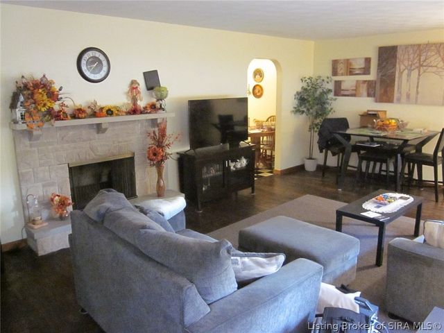 102 Maevi Drive, New Albany, IN 47150