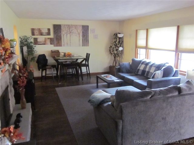 102 Maevi Drive, New Albany, IN 47150