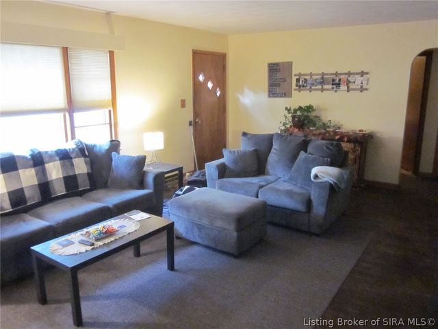 102 Maevi Drive, New Albany, IN 47150