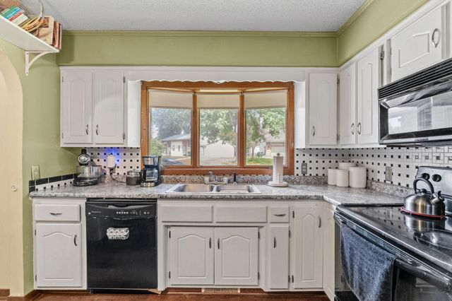 8223 Queen Avenue N, Brooklyn Park, MN 55444