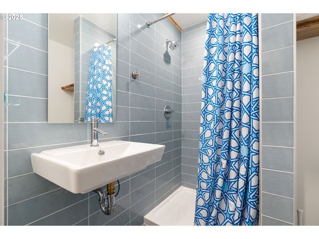 620 Ne 61ST Pl, Portland, OR 97213