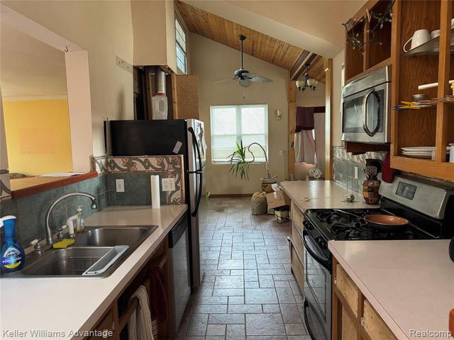 19730 Hilton Drive, Southfield, MI 48075