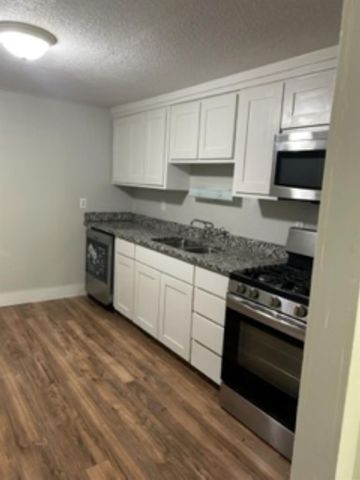 611 E 10th Street, Bonham, TX 75418