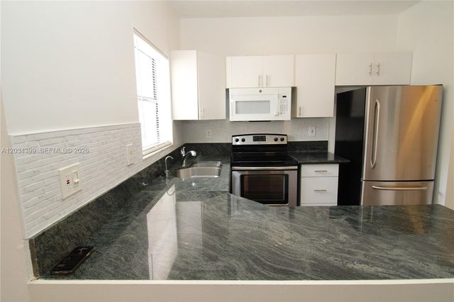1423 Avon Lane 210, North Lauderdale, FL 33068
