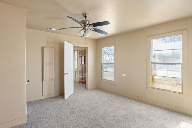 1200-A N North St, Kerrville, TX 78028