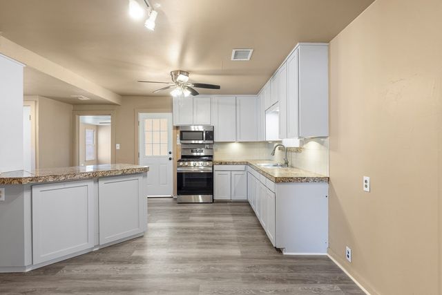 1200-A N North St, Kerrville, TX 78028