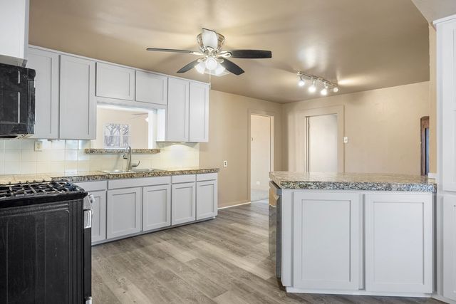 1200-A N North St, Kerrville, TX 78028