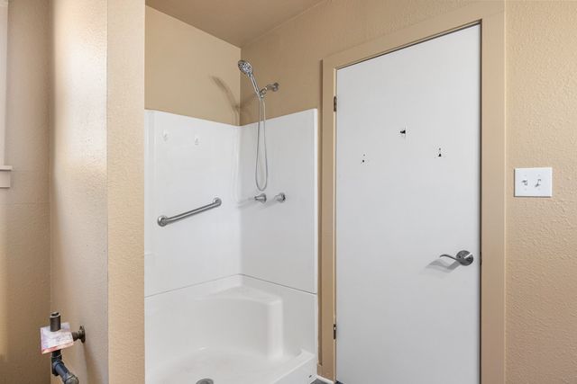 1200-A N North St, Kerrville, TX 78028