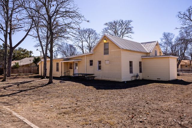 1200-A N North St, Kerrville, TX 78028