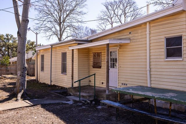 1200-A N North St, Kerrville, TX 78028