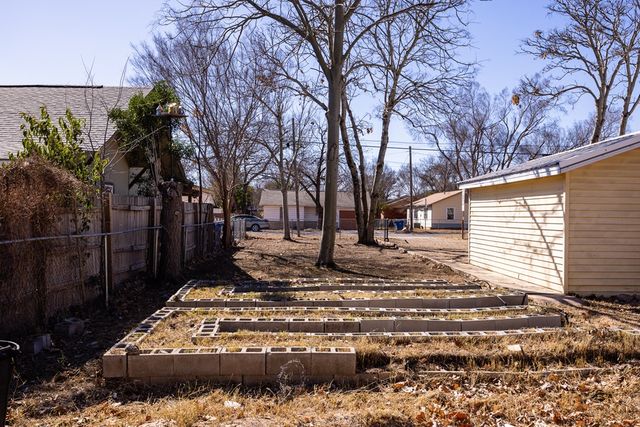 1200-A N North St, Kerrville, TX 78028