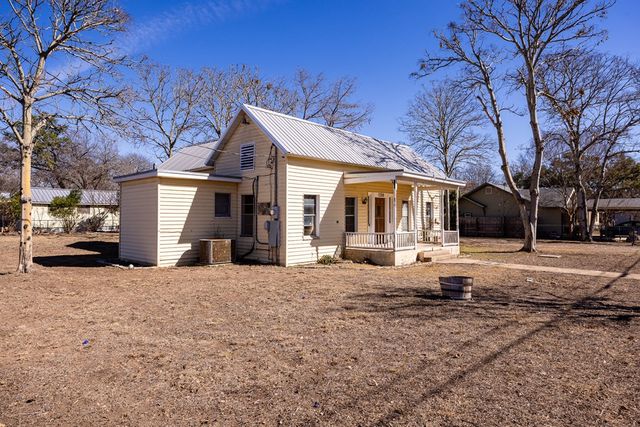 1200-A N North St, Kerrville, TX 78028