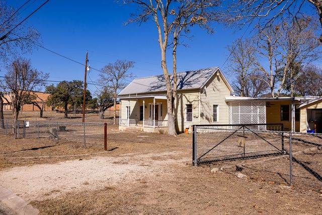 1200-A N North St, Kerrville, TX 78028