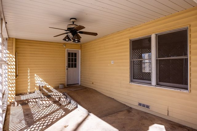 1200-A N North St, Kerrville, TX 78028