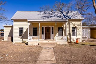 1200-A N North St, Kerrville, TX 78028