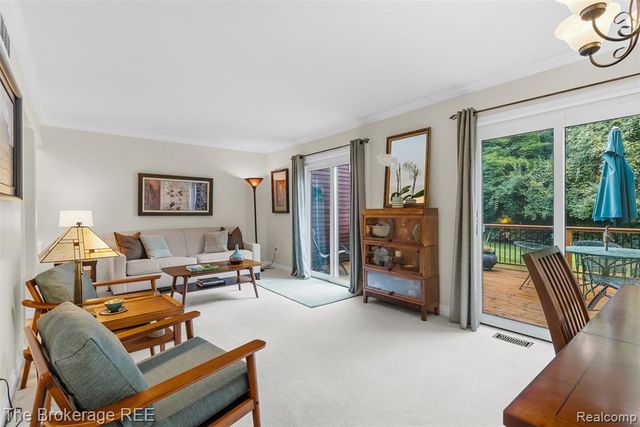 5539 Brompton Court, West Bloomfield, MI 48322
