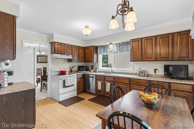 5539 Brompton Court, West Bloomfield, MI 48322